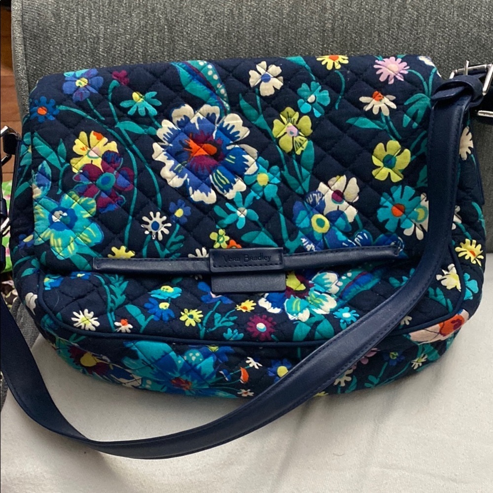 EUC Vera Bradley Floral Quilted Women's Bag - Blue
